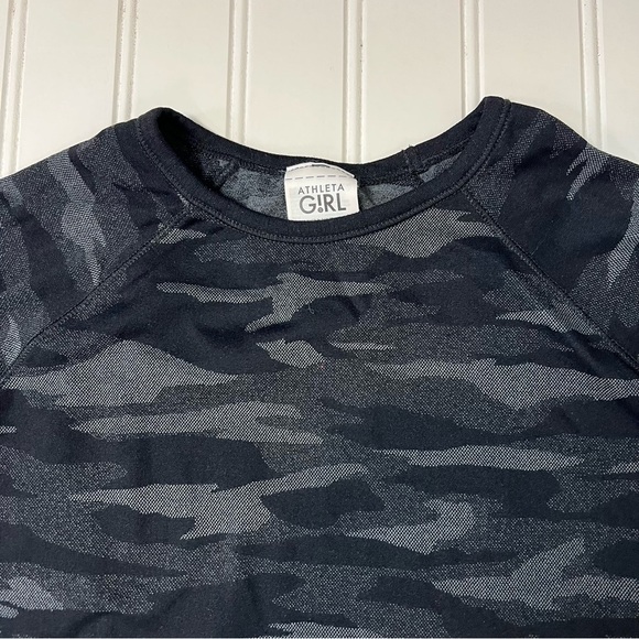 ATHLETA GIRL Black Gray Camouflage Camo Power Up Seamless Thumbhole Top Large - Picture 6 of 12